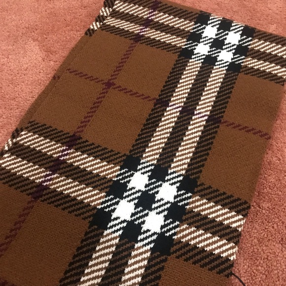 Burberry 100% Authentic scarf brand new - Picture 12 of 15